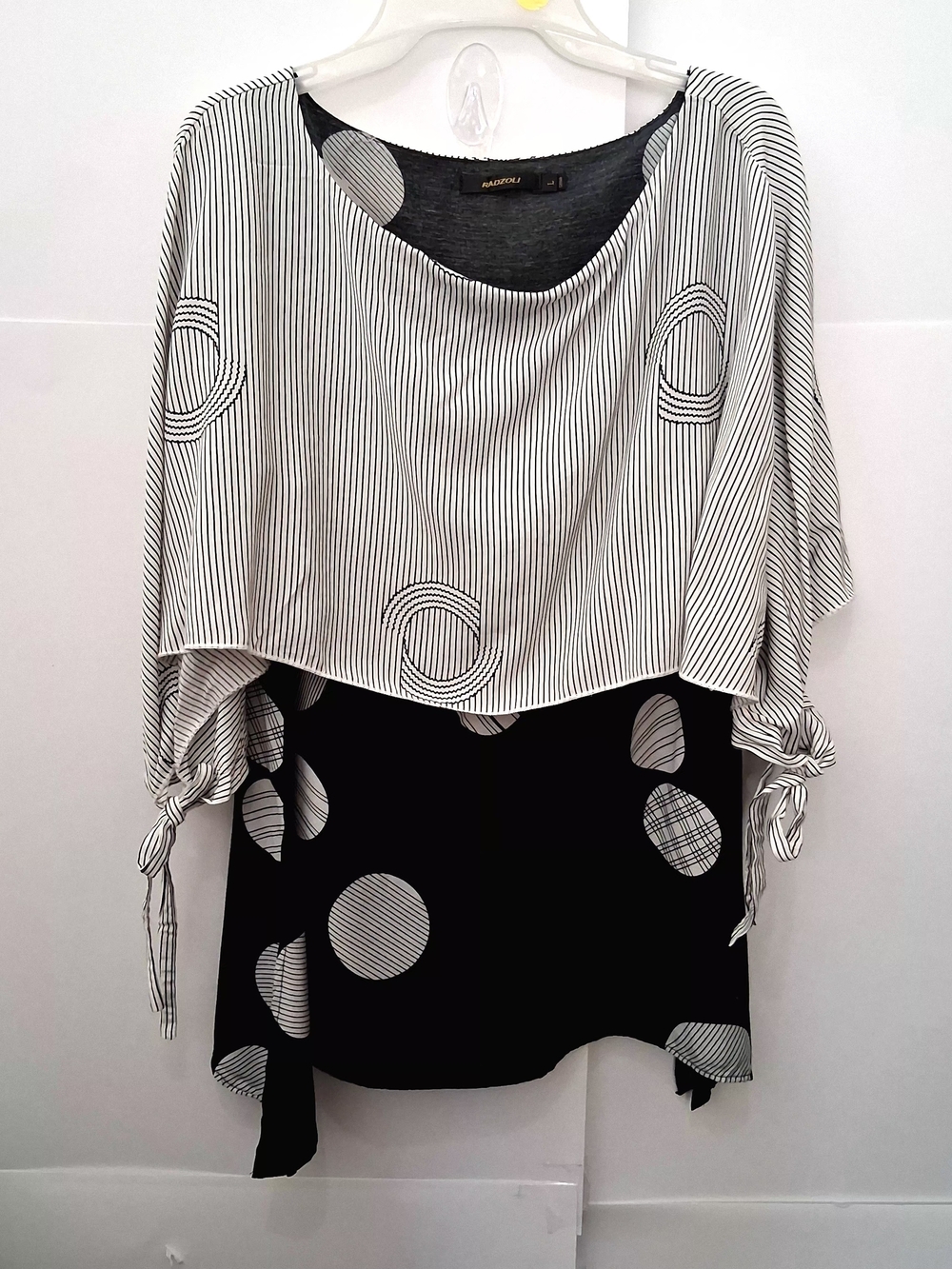 RADZOLI Black and White Short Sleeve Layered Top Size Large
